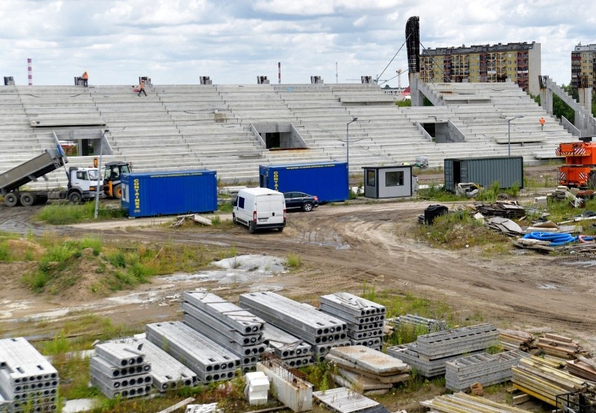 Rozbierają nową trybunę stadionu przy ulicy Struga w Radomiu! Zobacz zdjęcia