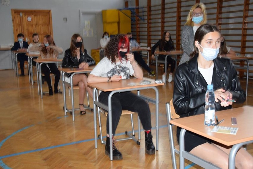 Egzamin ósmoklasisty 2021 w Zduńskiej Woli. Są wstępne...