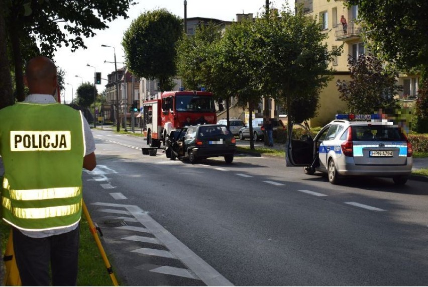 Chojnice. Nietrzeźwa kobieta wjechała w ciężarówkę. W aucie wiozła 9-letnie dziecko.