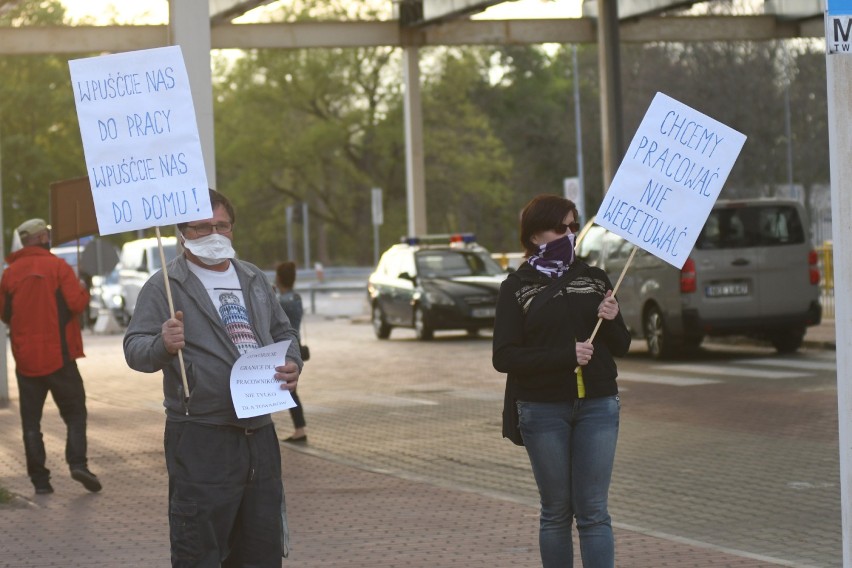 Protest pracowników transgranicznych na przejściu granicznym...