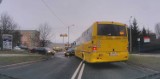 Wypadek autobusu w Katowicach. Doszło do zderzenia z osobówką. Dwie osoby ucierpiały