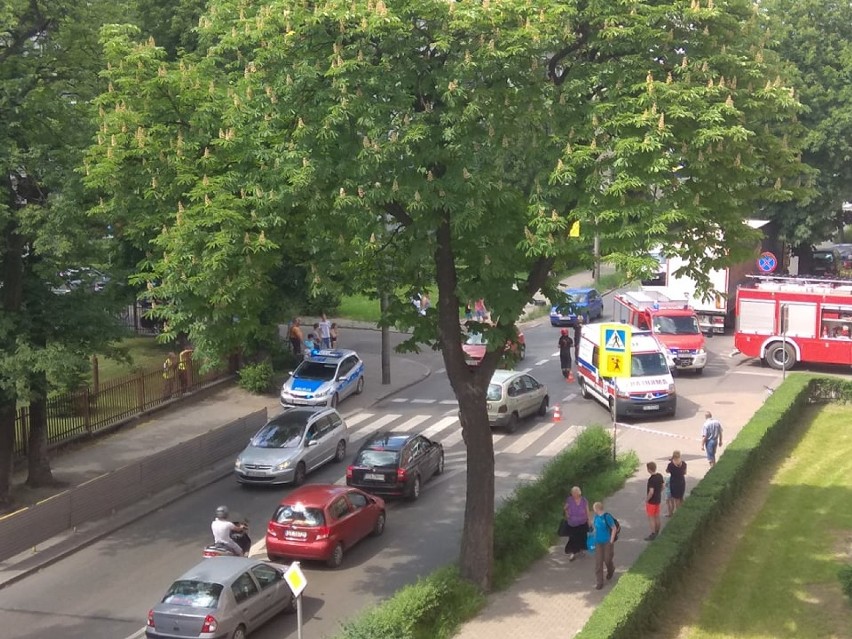 Wypadek rowerzysty w Bytomiu. Wywrócił się podczas wyprzedzania samochodu ciężarowego [ZDJĘCIA]