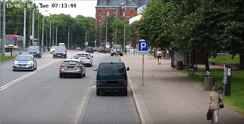 Policjanci z Gdańska eskortowali rodzącą kobietę na...
