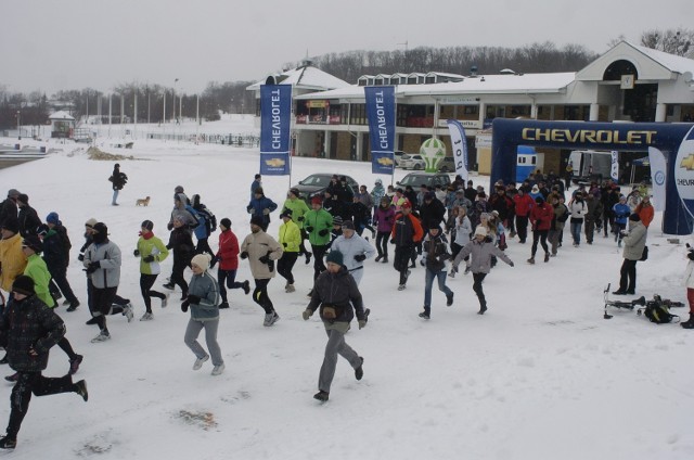 Mimo trudnych warunków atmosferycznych w ostatniej imprezie z cyklu "Biegaj z Chevrolet Szpot" wzięło udział prawie 200 osób