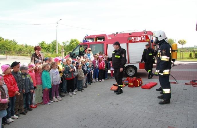 Przedszkolaki z Grębocic odwiedziły strażaków