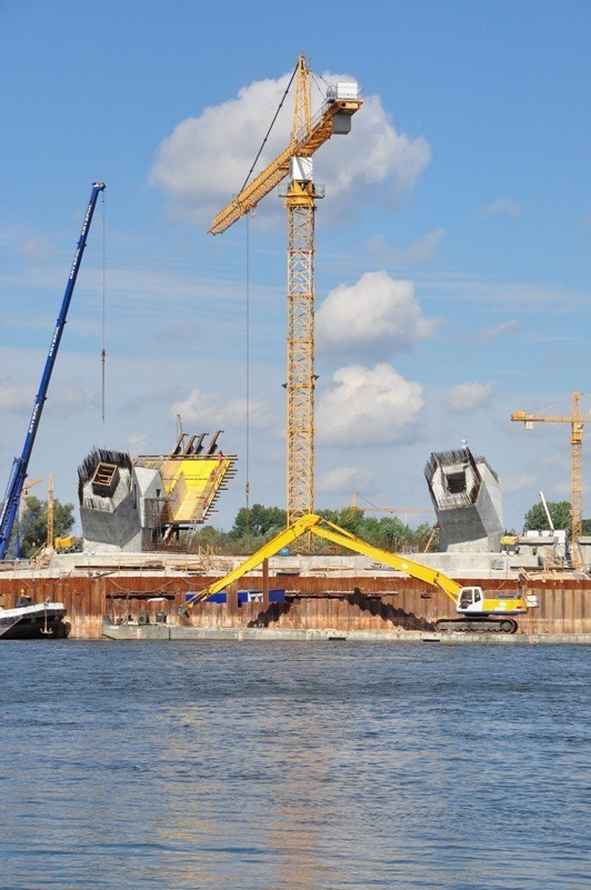 Wrzesień na budowie nowego mostu w Toruniu [ZDJĘCIA]