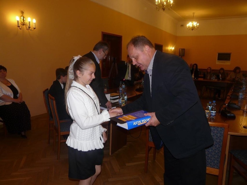 Wieluń: Najlepsi uczniowie otrzymali wyróżnienia od burmistrza