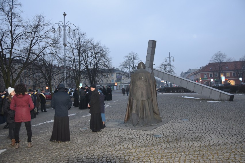 Droga Krzyżowa w Częstochowie z metropolitą częstochowskim arcybiskupem Wacławem Depo ZDJĘCIA