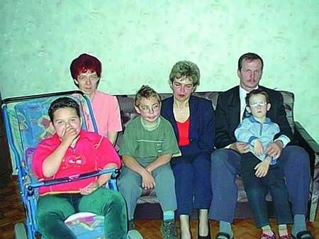 - Ten lekarz okaleczył nasze dzieci - mówią rodzice Marcina Grocholskiego, Kasi Garczarek i Marcina Rosady.