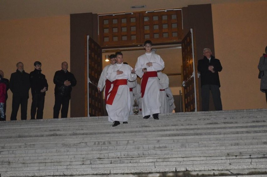 Liturgia Paschalna w Żorach w noc Zmartwychwstania Pańskiego w kościele na os. Pawlikowskiego [FOTO]