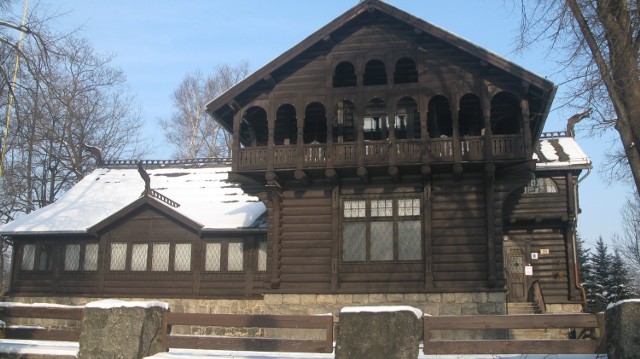 Cieplice Jelenia Góra. Pawilon Norweski stoi teraz pusty. Czeka na kupca