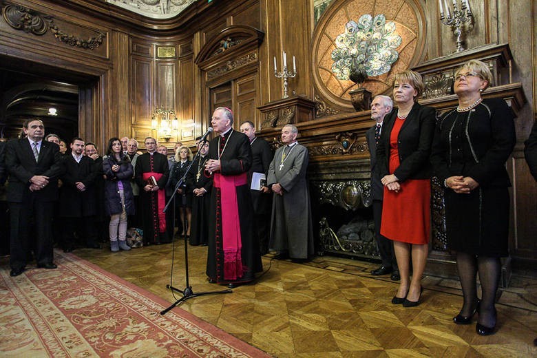 Wspólny opłatek wojewody, marszałka i prezydent Łodzi w Muzeum Miasta Łodzi [ZDJĘCIA]