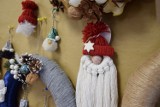 KOŚCIAN. W Ośrodku Wsparcia w Kościanie odbyła się wystawa bożonarodzeniowych dekoracji wykonanych przez podopiecznych ośrodka [ZDJĘCIA]   