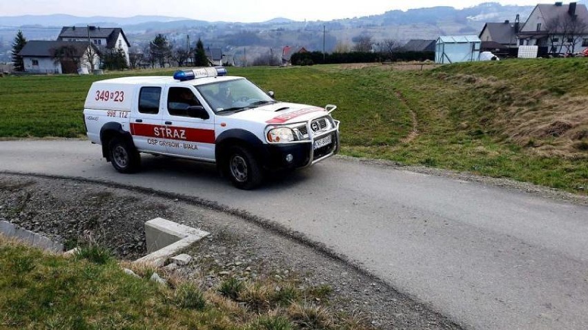 Sądeccy strażacy OSP z samochodów apelowali: zostańcie w domach [ZDJĘCIA]