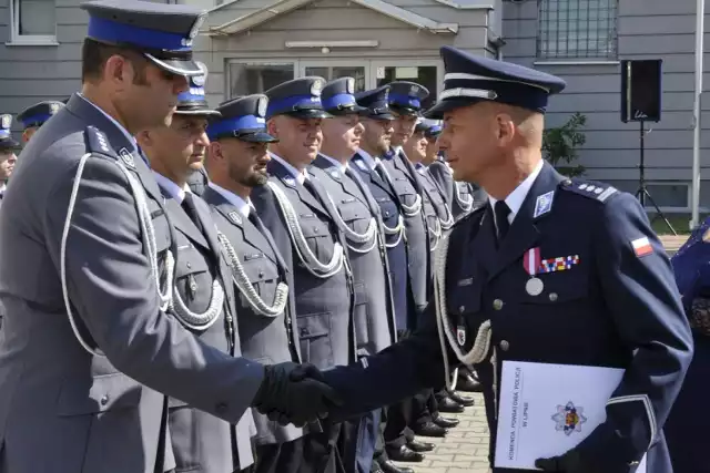 Święto Policji 2022 w Lipnie. Akty mianowania na wyższe stopnie otrzymało 44 policjantów