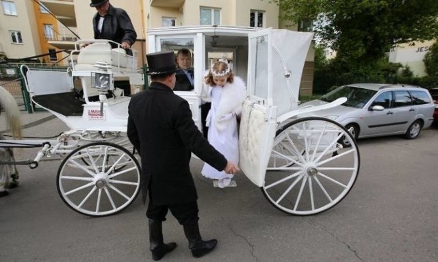 Komunia na kredyt. Tylu rodziców chce się zapożyczyć, by zrobić przyjęcie


Zobacz kolejne zdjęcia. Przesuwaj zdjęcia w prawo - naciśnij strzałkę lub przycisk NASTĘPNE