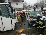 Podhale. Autobus wiozący dzieci zderzył się z dwoma autami