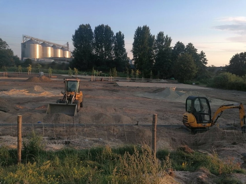 Powstają boiska i plac zabaw w Wągrowcu. Tak obecnie wygląda plac budowy 
