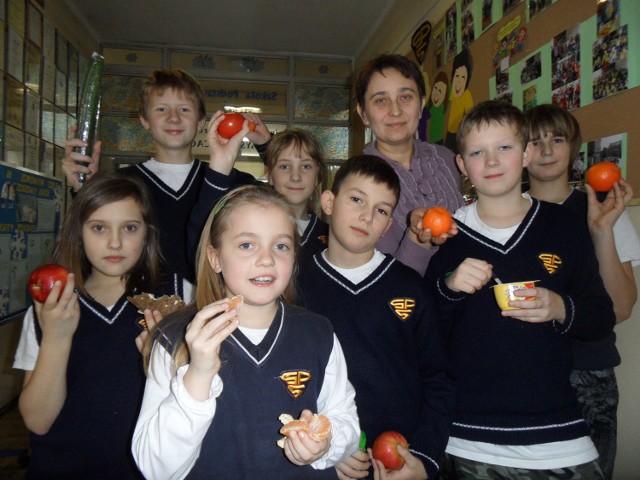 Owoc i warzywo to składnik każdego drugiego śniadania w SP nr 5 w Dziećkowicach.