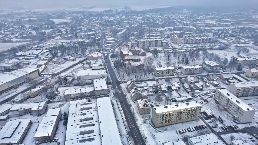 Rogoźno pokryte śniegiem. Zobaczcie zdjęcia miasta z lotu ptaka w śnieżnej scenerii [ZDJĘCIA]