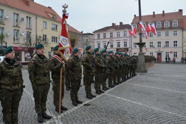 Pożegnanie żołnierzy XII zmiany Polskiego Kontyngentu Wojskowego, którzy niebawem rozpoczną misję szkoleniową w Iraku - Sulechów - 22 kwietnia 2022