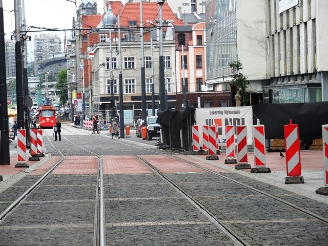 Przebudowa centrum Katowic - naprawa płyt na ulicy św. Jana