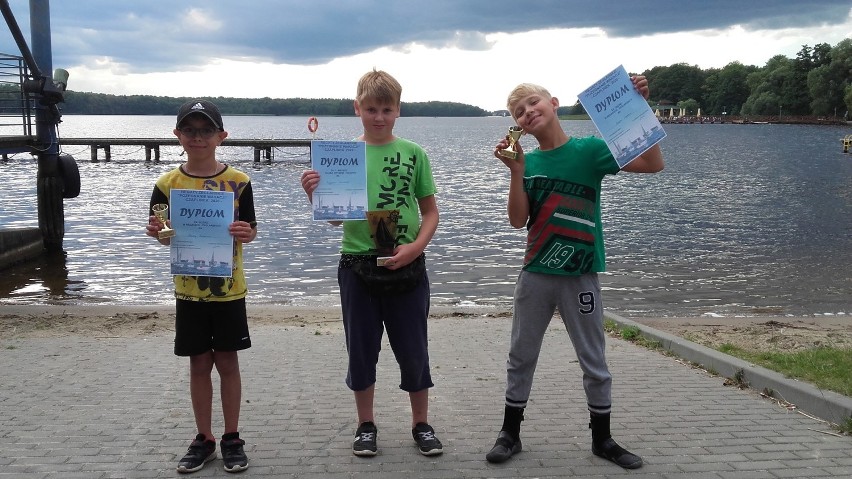 Młodzi żeglarze ze Szczecinka z trofeami