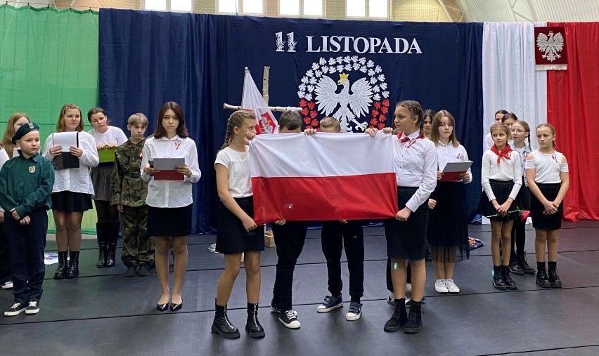 Społeczność Szkoły Podstawowej w Zalasiu wzięła udział w ogólnopolskiej akcji „Niepodległa do hymnu”