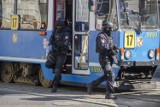 Wrocław: Napad Terrorystów, Ucieczka Tramwajem I Udana Operacja Policji [Zdjęcia]
