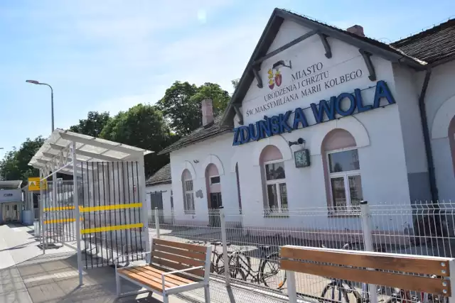 Tak wygląda teraz dworzec PKP w Zduńskiej Woli. Stacja po remoncie, budynek  czeka ZDJĘCIA | Zduńska Wola Nasze Miasto