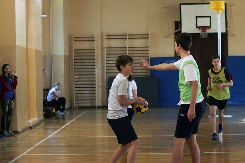 Trening korfballu uczniów I Liceum Ogólnokształcącego w Legnicy [ZDJĘCIA]