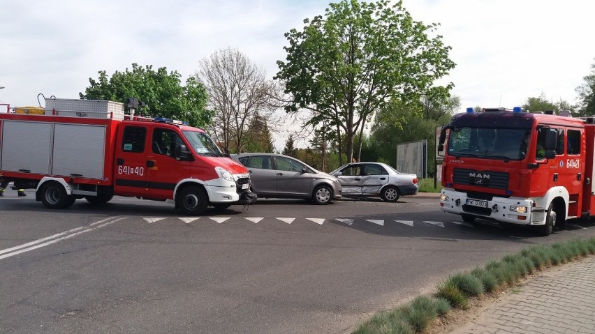 Zderzenie dwóch osobówek na skrzyżowaniu Poniatowskiego z Niałecką w Wolsztynie