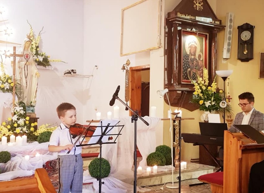 Koncert pieśni Maryjnych w kościele w Radłowie