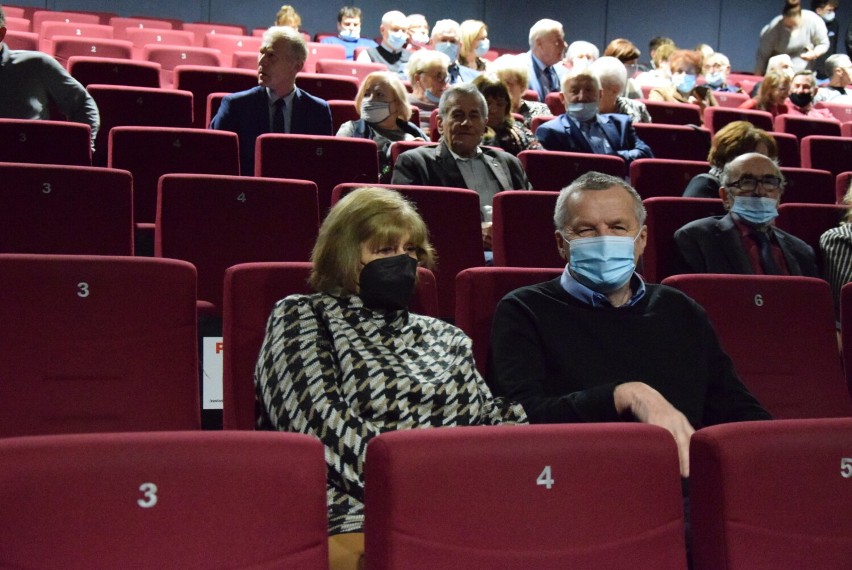 Krotoszyn: Krotoszyńskie kino ,,Przedwiośnie” zapełniło się melomanami, spragnionymi twórczości Andre Rieu