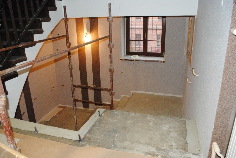 Śmigiel: po co remont klatki schodowej i holu w urzędzie miejskim?