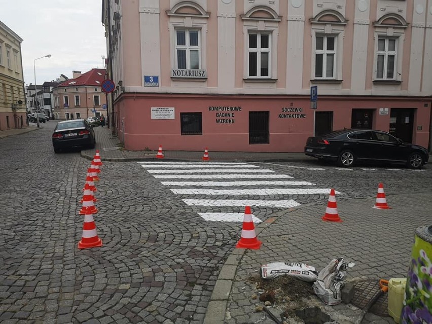 Nowe przejście dla pieszych na ul. Baldachówka w Rzeszowie. Niedługo zostaną także obniżone krawężniki