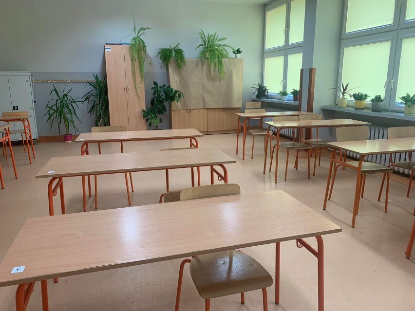 Uczniowie z powiatu ostrowieckiego przystąpią do egzaminu ósmoklasisty 2022. Odpowiedzi opublikujemy na ECHODNIA.EU