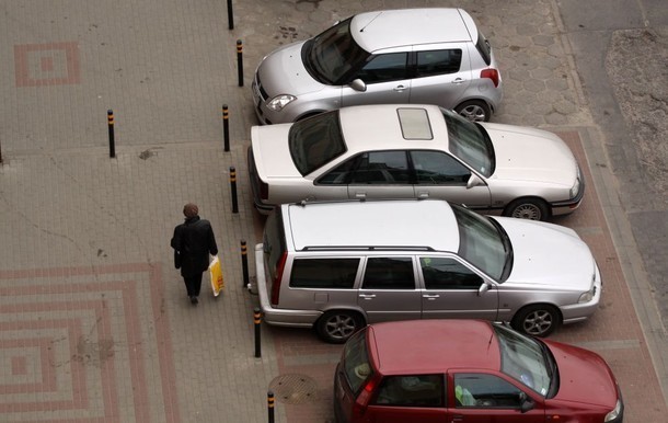 Nie milkną głosy oburzenia w związku z decyzją władz Gdańska, które wycofały się z wprowadzenia w Oliwie strefy płatnego parkowania, a podtrzymały ją dla Siedlec. Osiedlowi radni zapowiadają "ostatnie uderzenie" i szykują petycję.