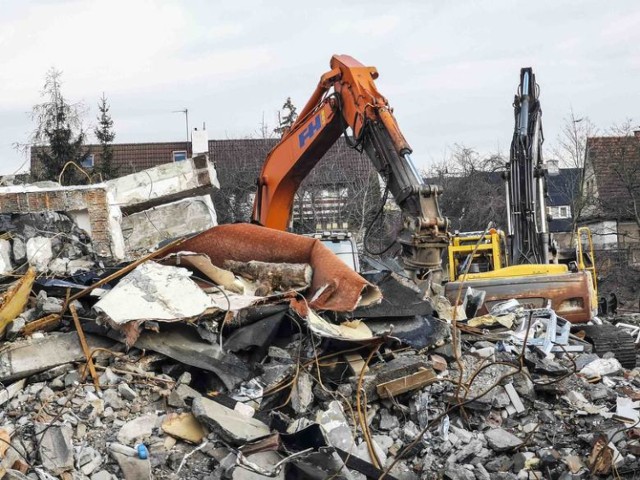 Nowe Torpo - tak nazywać będzie się osiedle, które powstanie przy ul. Żwirki i Wigury. Budynki po dawnym zakładzie ostatecznie wyburzono. Już w marcu ruszy budowa mieszkań! Jakich i dla kogo?

>>>>>CZYTAJ DALEJ

Tekst: Małgorzata Oberlan