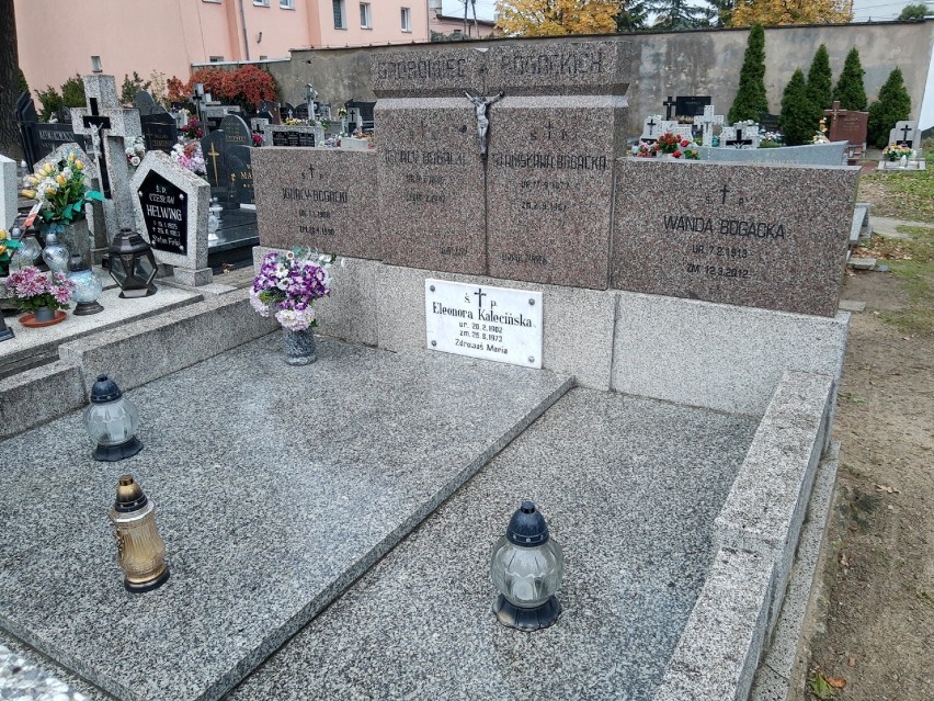 Cmentarz w Pniewach na kilka dni przed Dniem Zmarłych