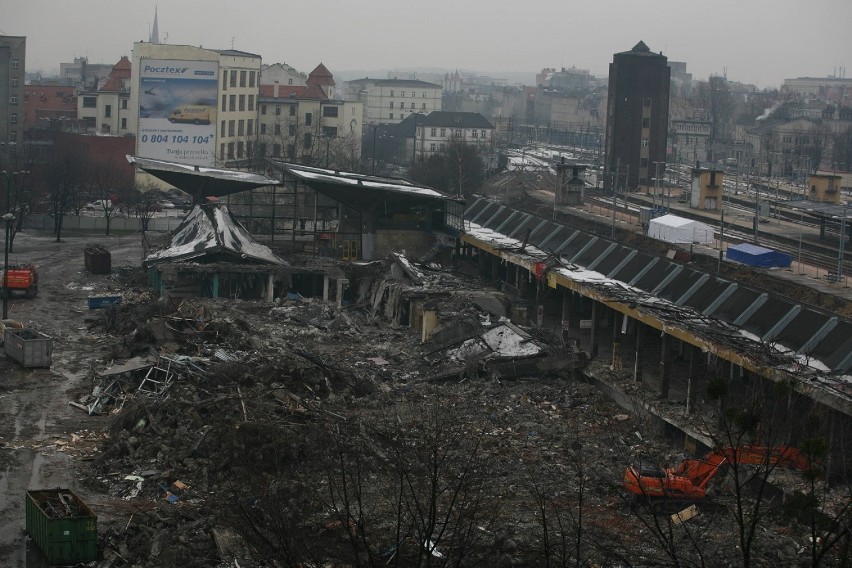 Wyburzenia w Katowicach - wyburzanie hali dworca kolejowego