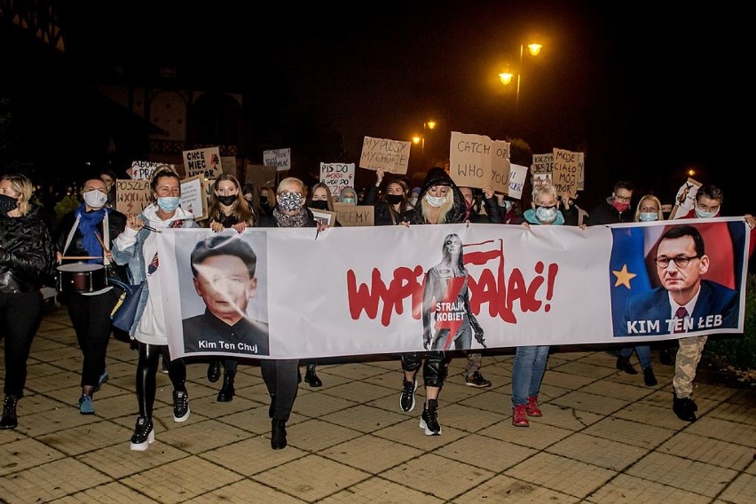 Strajk Kobiet. Sobotnia demonstracja w Szczawnie-Zdroju (ZDJĘCIA