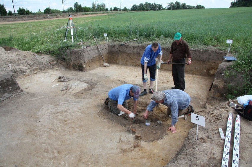 Niezwykłe odkrycie archeologów. Znaleziono trzy ciała sprzed...