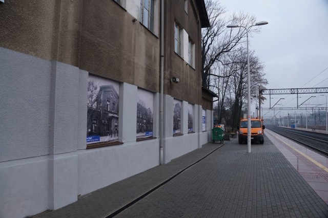 Trwają porządki wokół budynku dworca PKP