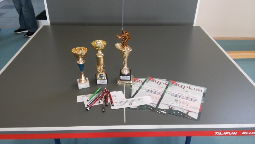 Mistrzostwa Radziejowa samorządowców w tenisie stołowym 2016. Robert Kapeliński mistrzem