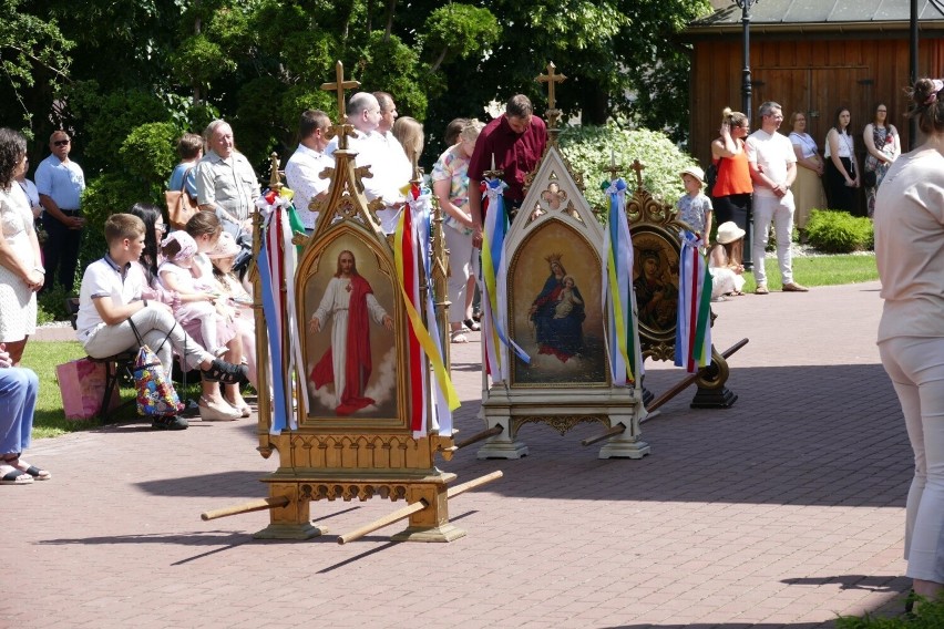 Tłumy na procesji Bożego Ciała w Parafii świętego Mikołaja w Grójcu. Zobaczcie zdjęcia