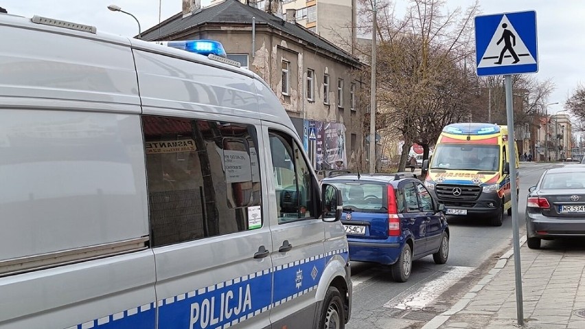 Wypadek w Radomiu. Potrącenie 83 – letniej kobiety na przejściu na ulicy Struga. Trafiła do szpitala
