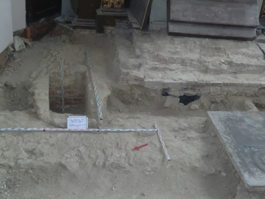 Zobacz, co odkryli archeolodzy w kościele farnym w Kazimierzu Dolnym (ZDJĘCIA)