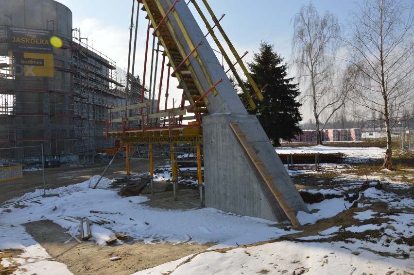 Tarnów. Trwa budowa hali "Jaskółka" w Mościcach. Zobacz postęp prac [ZDJĘCIA]