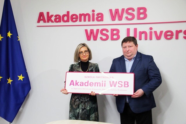 Elżbieta Rudzka i dr Rafał Rebilas podpisali porozumienie o współpracy II LO im. S. Żeromskiego z Akademią WSB

Zobacz kolejne zdjęcia/plansze. Przesuwaj zdjęcia w prawo naciśnij strzałkę lub przycisk NASTĘPNE